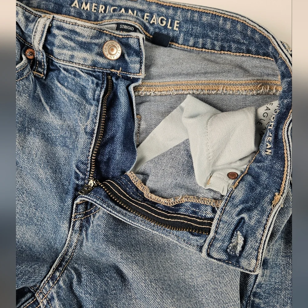 American Eagle Outfitters Strigid Ripped Mom Jean In Blue - Picture 3 of 8